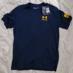 Mens Under Armour Freedom Flag Loose Fit T-Shirt, Large, Navy Blue and Gold